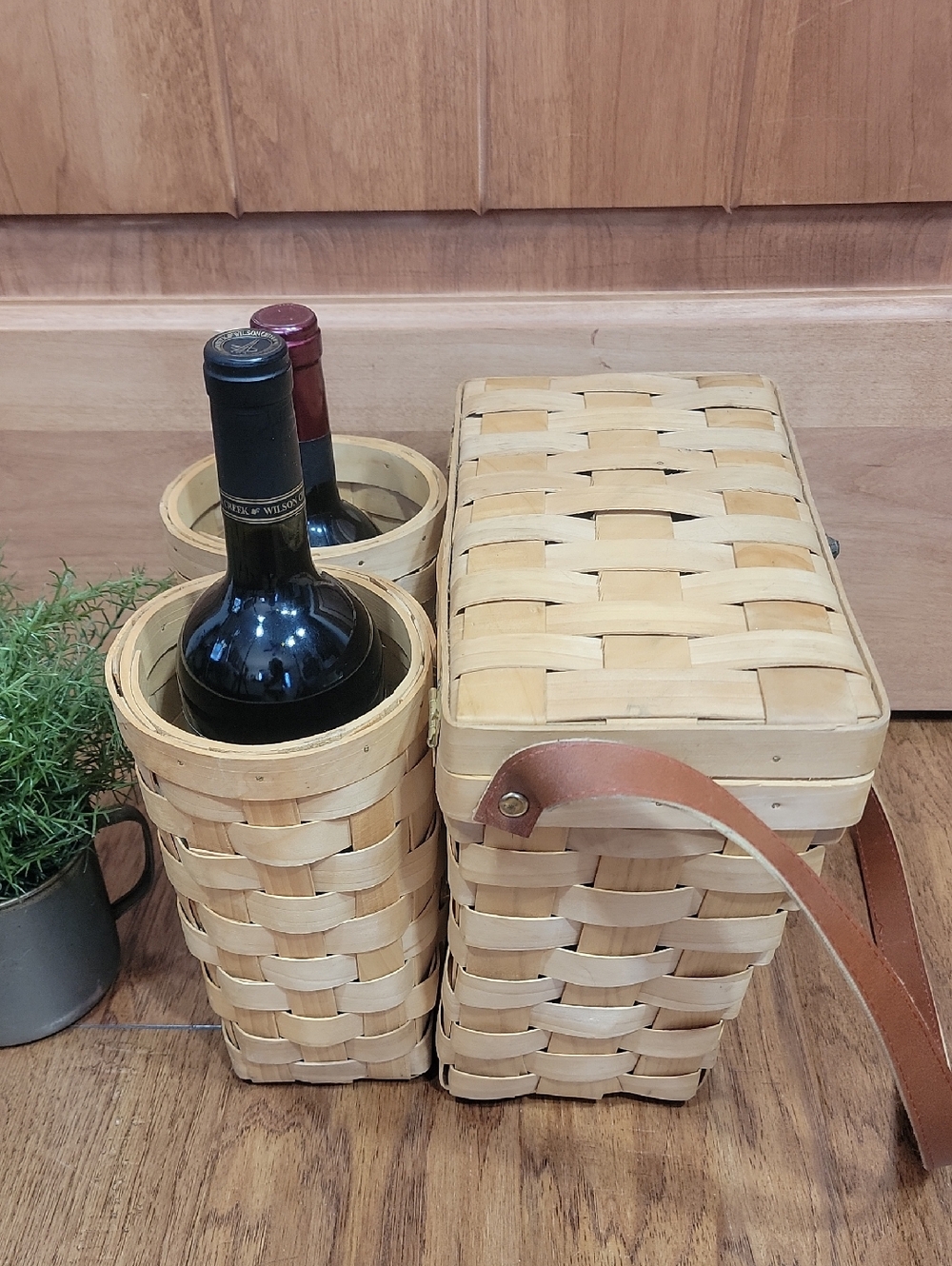 Split Cedar Picnic & Wine Basket - Picture 2 of 13